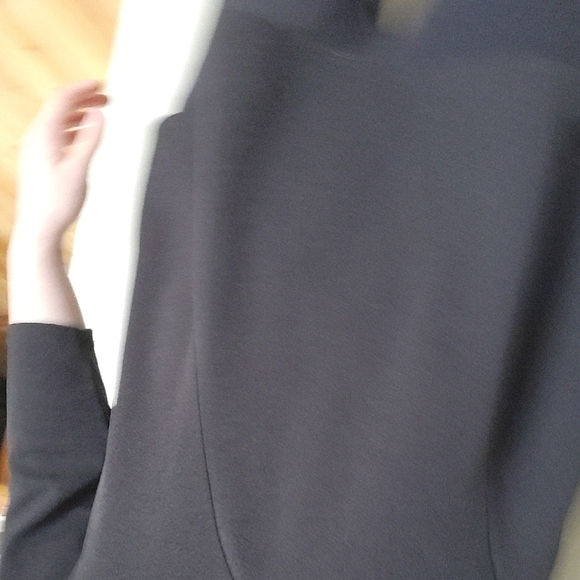 Elegant Black V-Neck Top by Guillaume – Classic, Stylish & Versatile Wardrobe Es - Picture 9 of 11